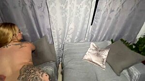 Dei a buceta no pelo com muito tesão gozei gostoso no pau do dotado e ele gozou na minha boca