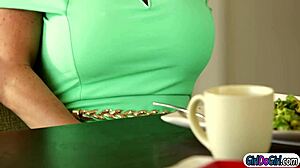 i'm stepmom tellin stepteen lick my pussy