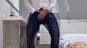 Ansima e geme cazzo enorme sborra - apri la bocca e bevi il mio sperma!