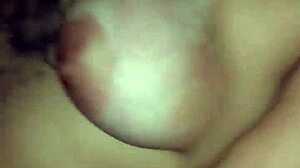 गुप्त रखना है उसकी गीली गांड चूसते हुए बड़े लंड पर गैगिंग, गांड फैलाना, गीली चूत, बड़ी चूत और तीवरी चुदाई।