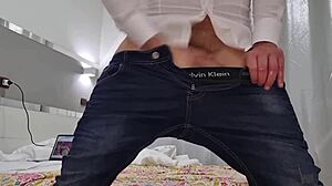 Ansima e geme cazzo enorme sborra - apri la bocca e bevi il mio sperma!