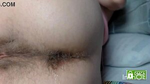 बालों वाला टॉय बालों वाली गांड चुपके से घुसाता फुस्सी गैस के साथ