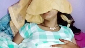 स्टॉकिंग्स में क्यूट इंडियन भाभी अपनी बहन के सामने हार्डकोर चुदाई पाती है क्लियर हिंदी ऑडियो के साथ