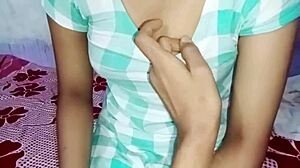 स्टॉकिंग्स में क्यूट इंडियन भाभी अपनी बहन के सामने हार्डकोर चुदाई पाती है क्लियर हिंदी ऑडियो के साथ