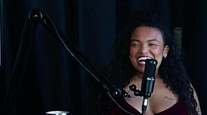 Gaúcha Yasmin Sheer Red in bisexual swingers group sex