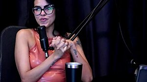 Bia Hot sizzles in preliminares podcast with Casal Kaliente, part 1 on Sheer Red.
