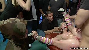 ब्लोंड पब्लिक शॉप में गैग होकर चुदाई, विचित्र ह्युमिलिएशन!