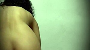 Hidden camera catches busty Colombian model in public.