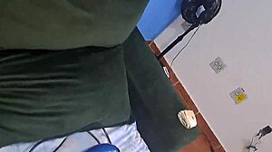 Peguei A Empregadinha Sem Camizeta Na Sala Com Calor Ofereci Grana Ela Me Deu Seu Popo