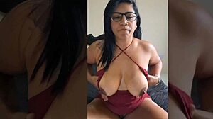 Professorinha safada cuspe peito e gozo na cara do aluno