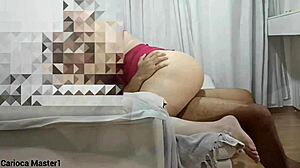 vizinha gostosa diz 'eu sou uma santa' enquanto leva pau grande