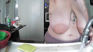 Doing the dishes with my boobies out, wanna join?