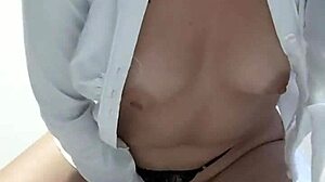 Morrita mexicana pierde una apuesta y me envia su pack con su uniforme escolar que rico se toca y gime 18 a�os inocente