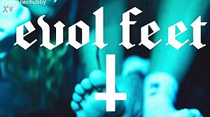 Tickle my feet and pussy with your friend