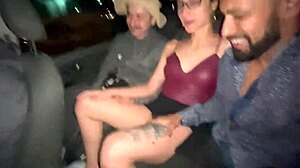 A Loirinha Aprontou Com Os Dois Na Carona Do Carro