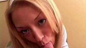 Teen Lil Lexy gets pussy blowjob and cums outdoors