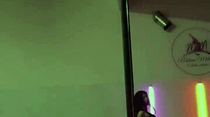 doctora muestra todo bailando en el tubo