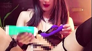 【個撮】公衆トイレで黒髪ロングの清楚系女装が静かにオナニーする動画