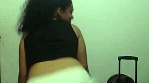 Arlette Bailando Y Ense�ando Su Culo Negro