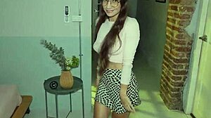 Tinder Date Brings Intense Pleasure To My Place