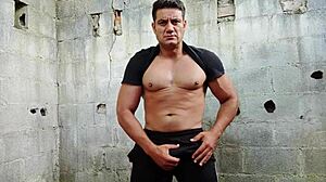 i'm a brazilian bear fucking my huge cock