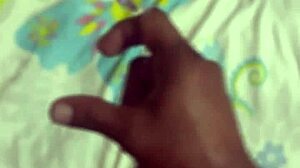 mi hermanastra llega de fiesta y queda profunda aprovecho y entro a su habitacion sin que nadie se de cuenta y me masturbo y le meto mi leche en su conito y culo con mis dedos