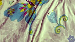 mi hermanastra llega de fiesta y queda profunda aprovecho y entro a su habitacion sin que nadie se de cuenta y me masturbo y le meto mi leche en su conito y culo con mis dedos