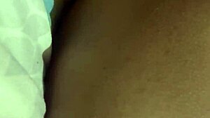 mi hermanastra llega de fiesta y queda profunda aprovecho y entro a su habitacion sin que nadie se de cuenta y me masturbo y le meto mi leche en su conito y culo con mis dedos