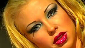 चूत की भूख लगी तो डॉगी स्टाइल में झुक गई