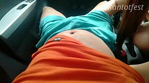 Pinay pays taxi driver with blowjob in car?