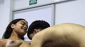 me follo a mi hermanastra en el negocio familiar de nuestros padrastros - porno en ruso con tatuajes y coño expuesto