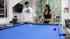 me follo a mi hermanastra en el negocio familiar de nuestros padrastros - porno en ruso con tatuajes y coño expuesto