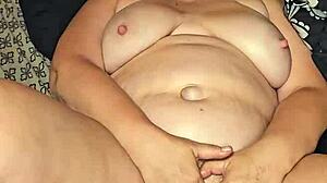 Bester her pussy with dildo and she cums hard!