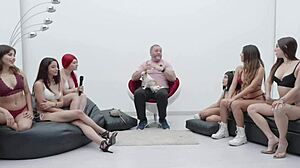 Putalocura Girls From Torbe Chat About Sex With Old Brunette?