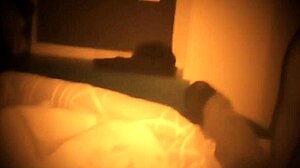 Mi amante le encanta mi verga lo disfruta mientras su esposo trabaja