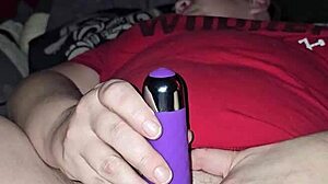 This solo milf shows off her big pink pussy and cums hard 😏