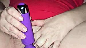 This solo milf shows off her big pink pussy and cums hard 😏