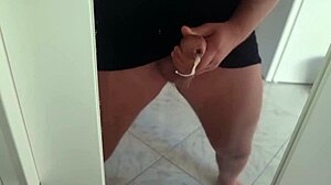 APRI LE GAMBE E INIZIA A TOCCARTELA SBORRATA DOPO UNA LUNGA SEGA PER LA MOGLIE DEL MIO MIGLIORE AMICO - CAZZO ENORME E TANTO SPERMA PER LA TROIA