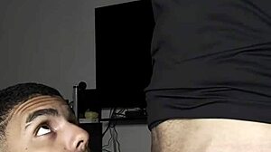 O Amigo Do Meu Irmão Vestiu Uma Calcinha E Pediu Para Fuder Ele Com Força