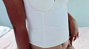 Madrastra de 25 años culona LABIOS GRUESOS VAGINALES anda cachonda BUSCANDO a quién FOLLAR