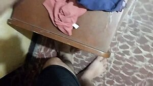 Estaba Mirando A La Empleada De Servicio Cambiarse La Ropa Y Se Acost� Me Met� En Su Cuarto Y La Folle
