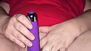 This solo milf shows off her big pink pussy and cums hard 😏