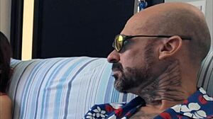 Meu Padrasto Me Persegue Quando Todos Saem de Casa