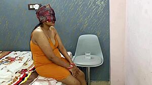 hot mallu girl fucks receptionist