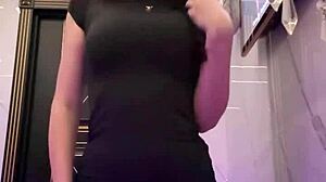 In the club, should I fuck my pussy?