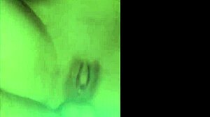 a jovem faz sexo anal amador com raiva e fetiche de vaquinha