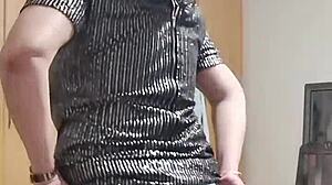 i love this hot south african babe stripping naked for fans