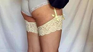 妄装 セーラー服chu-bo-にセクシーランジェリーとアナルピカピカプラグを仕込む