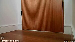 Horny Housewife Gets Creampie From Cherry Kiss