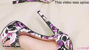 Beachy blonde babe shows her body